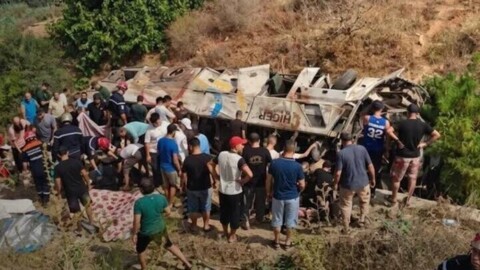 Un bus tombe dans un ravin en Algérie, au moins 27 morts