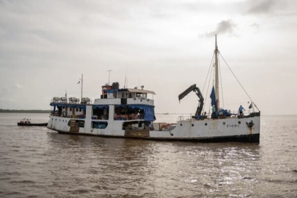 Un ferry transportant 116 passagers coule au large de la Guyane