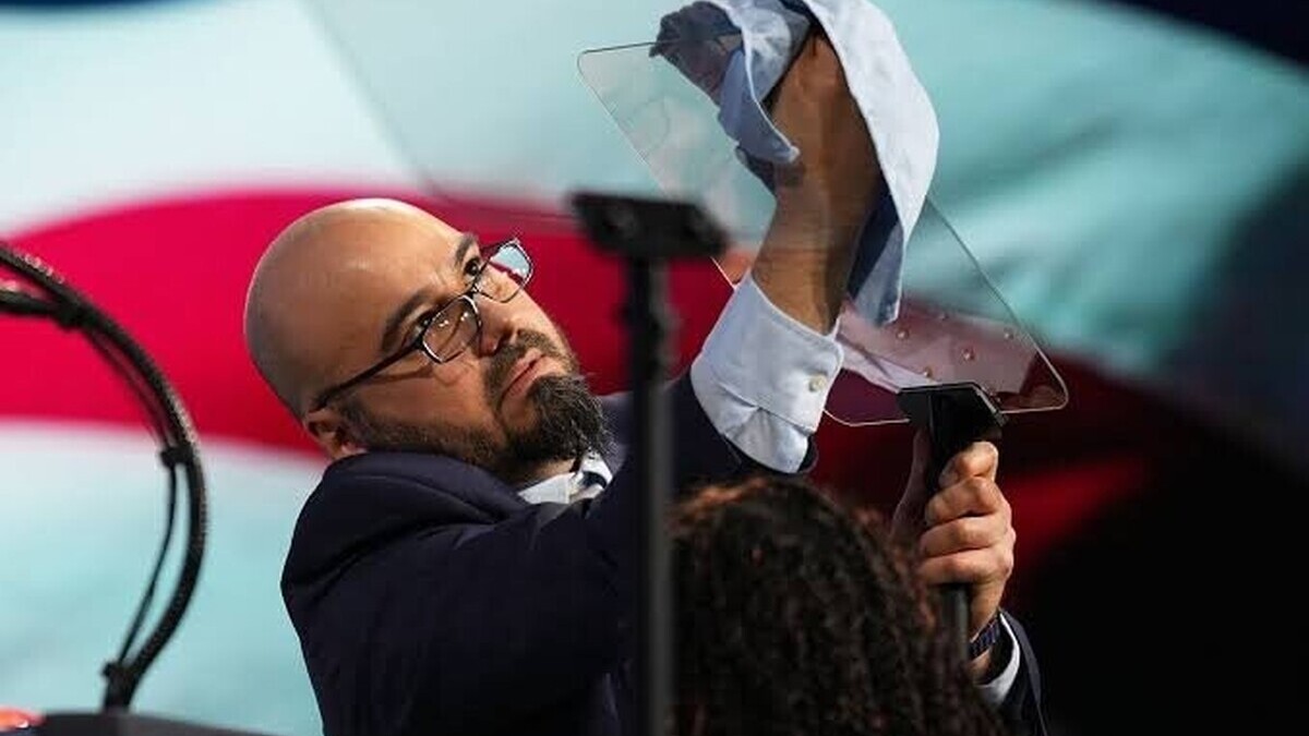 Un opérateur de téléprompteur de la Maison Blanche soupçonné de paris illicites sur les discours de Trump