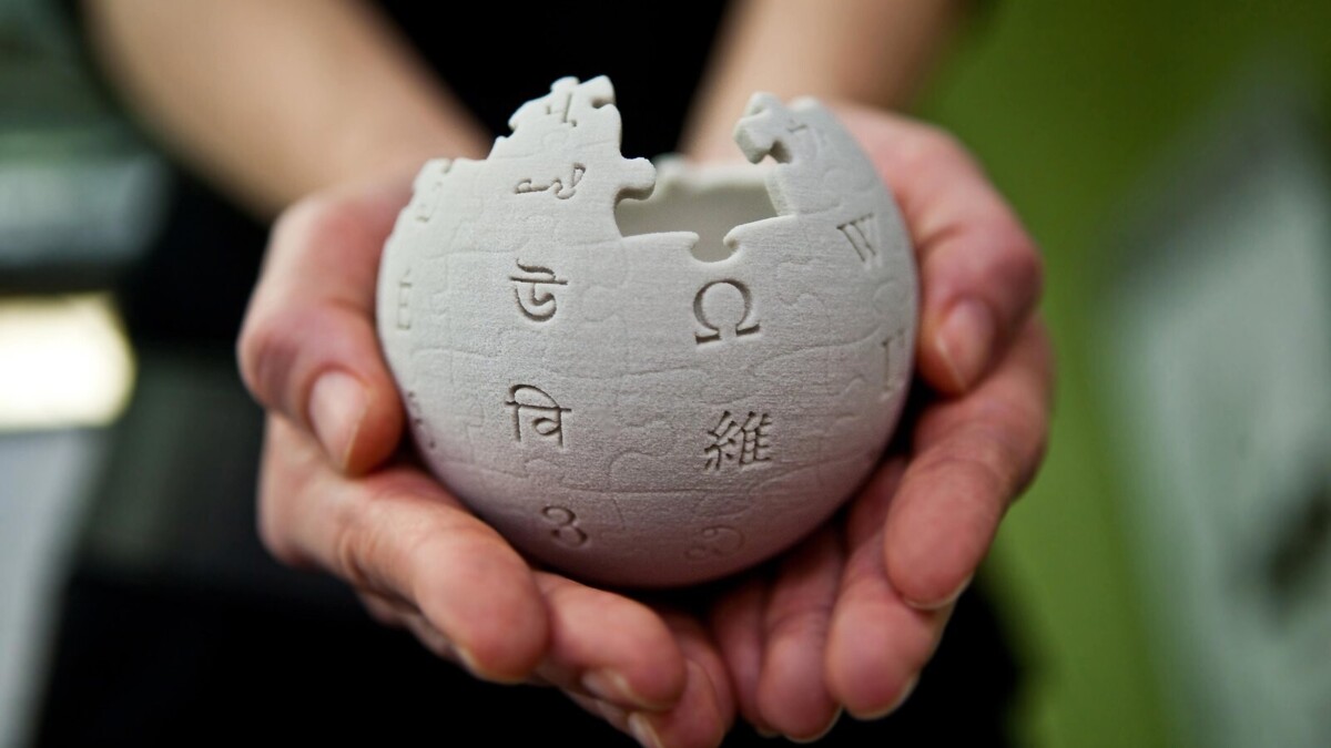 Wikipedia dégrade l'image des personnalités qui basculent à droite, selon une étude