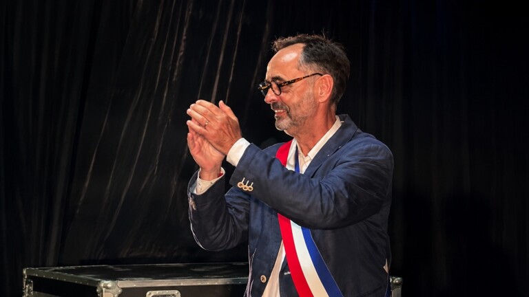 «Nous continuerons à aimer les femmes, n’en déplaise aux féministes à deux balles» : Robert Ménard lance la Feria de Béziers