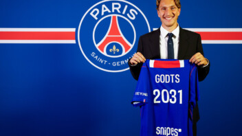 — Mercato : le PSG recrute Mika Godts, l’ailier belge de l’Ajax, jusqu’en 2031