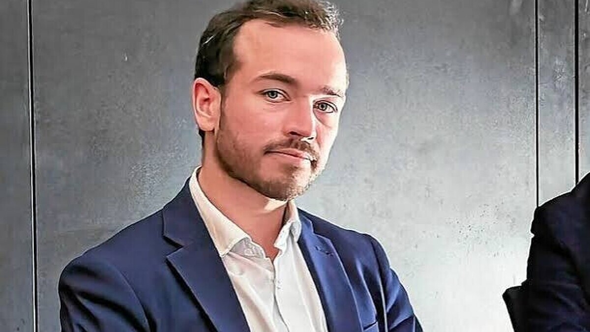 Accusé de viol, le jeune maire de Concarneau refuse de quitter provisoirement ses fonctions