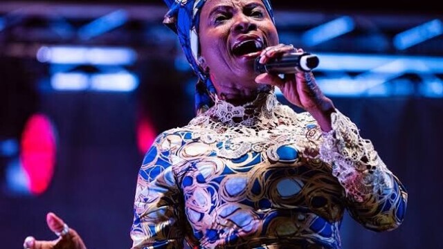 Angélique Kidjo devient la première artiste africaine honorée sur le Hollywood Walk of Fame