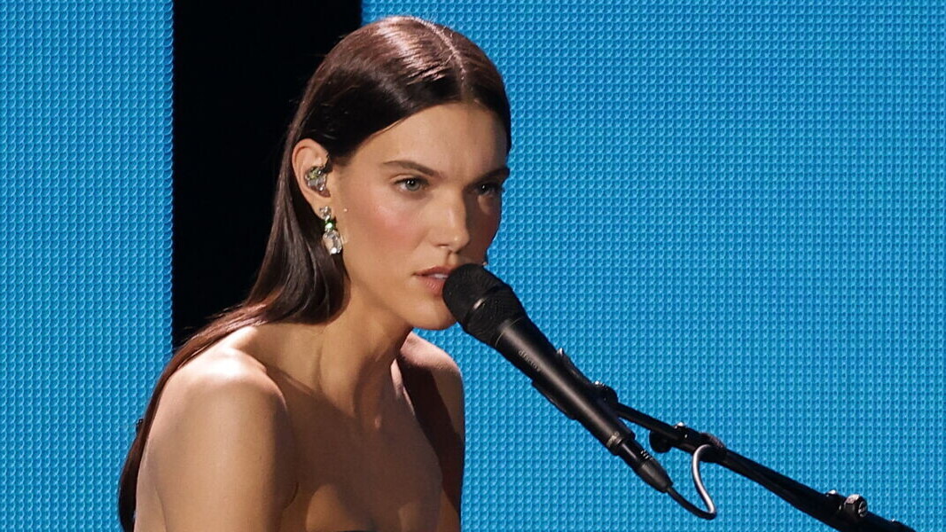 Blessée aux cordes vocales, Charlotte Cardin annule quatre festivals en France