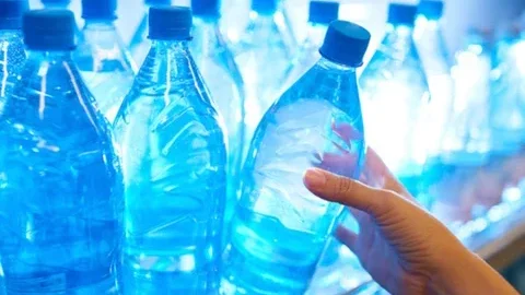 Eau en bouteille : composition, qualité et impact environnemental, ce qu’il faut savoir