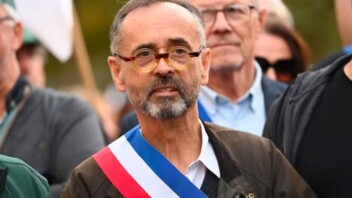 Incendies : Robert Ménard dénonce le « grand spectacle de l’été » et appelle à une politique de fermeté