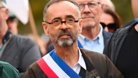 Incendies : Robert Ménard dénonce le « grand spectacle de l’été » et appelle à une politique de fermeté