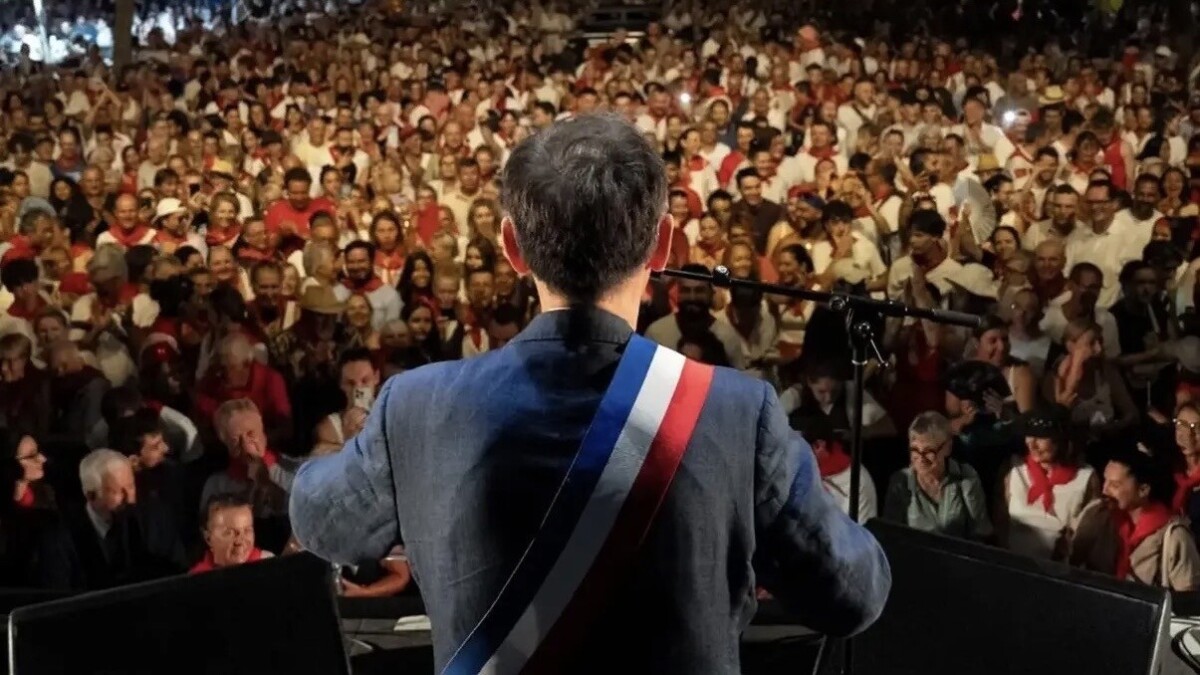 Feria de Béziers : Robert Ménard acclamé par des milliers de personnes lors du pregón