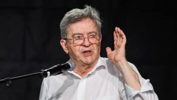 Jean-Luc Mélenchon dénonce un « racisme systémique » contre Bally Bagayoko et Aly Diouara