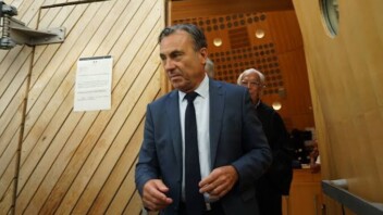 Le maire d’Arcachon condamné pour avoir menacé et insulté son rival écologiste