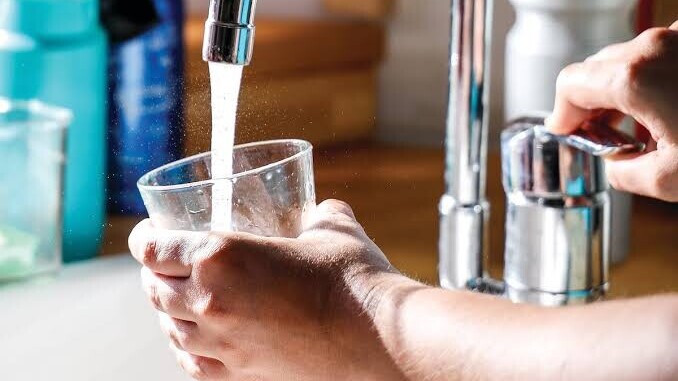 Pesticides dans l’eau potable : la décontamination pourrait coûter jusqu’à 57 milliards d’euros par an