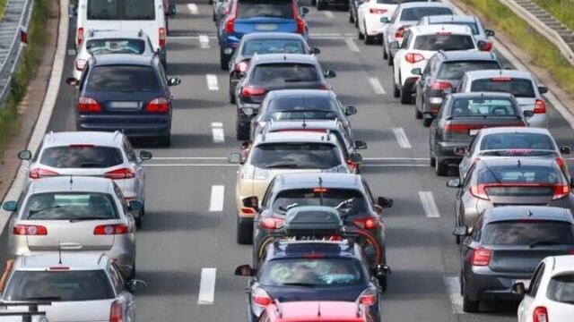 Retours de vacances : un week-end chargé attendu sur les routes françaises — photo