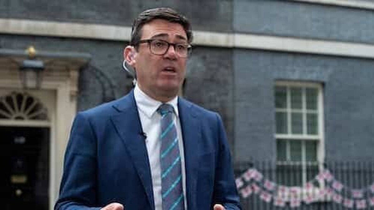 Royaume-Uni : Andy Burnham piégé par une personne se faisant passer pour la cheffe de cabinet de Trump