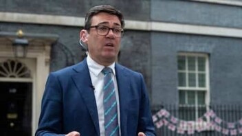 Royaume-Uni : Andy Burnham piégé par une personne se faisant passer pour la cheffe de cabinet de Trump