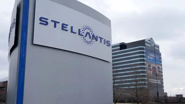 Stellantis rappelle 955 000 véhicules pour un problème de caméra de recul — photo