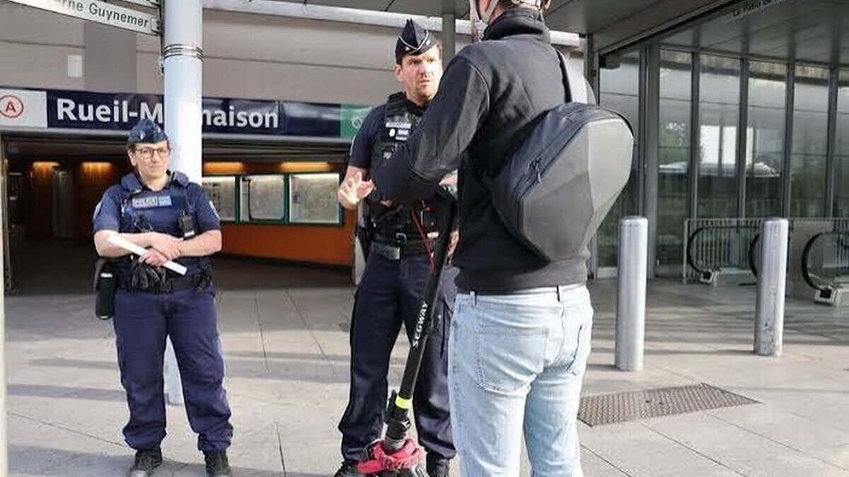Trottinettes électriques : casque et équipement réfléchissant obligatoires à Paris et en petite couronne