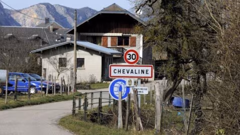 Tuerie de Chevaline : un pistolet découvert dans le lac d’Annecy relance l’énigme