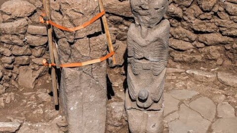 Turquie : deux statues antiques monumentales découvertes à Sardes et Aspendos