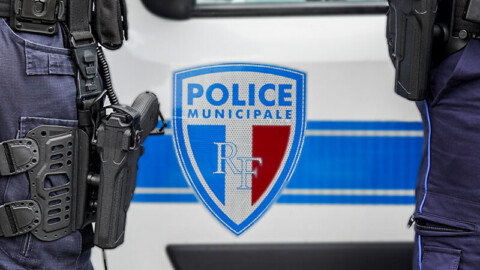 Yvelines : une croix gammée et des slogans nationalistes tagués sur un poste de police