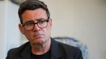 Andy Burnham promet d’être « implacable » face aux traversées en petits bateaux dans la Manche
