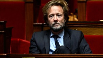 Boris Vallaud renonce à la primaire socialiste et soutient Raphaël Glucksmann
