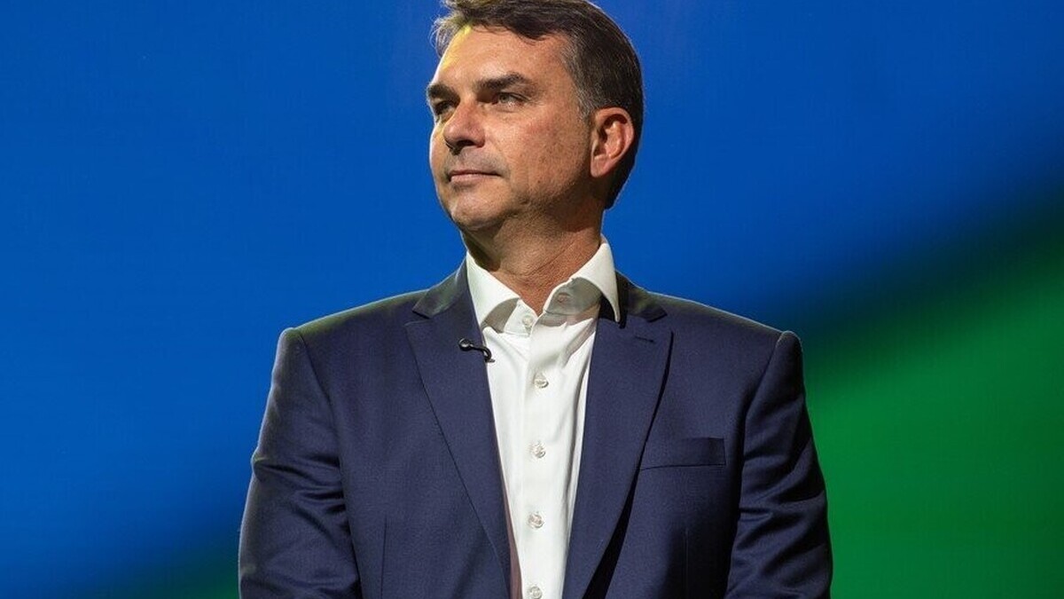 Brésil : Flavio Bolsonaro promet un plafond de dette publique s’il est élu