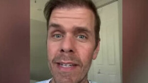 Perez Hilton hospitalisé après un direct TikTok où il s’automutile et demande à être abattu par la police