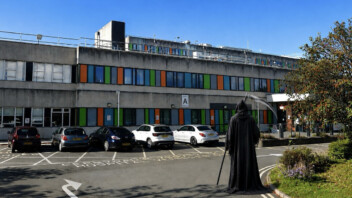 Insolite - Déguisé en Faucheuse sur le toit d’un hôpital, un homme sème la panique avant d’être condamné