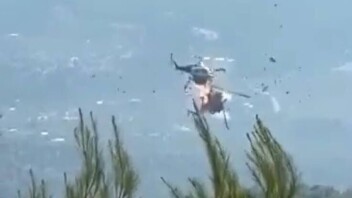 Deux hélicoptères bombardiers d’eau se percutent en Grèce, deux morts