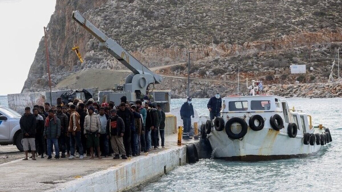 Grèce : centaines de migrants secourus en Crète et transférés vers Lesbos et Samos