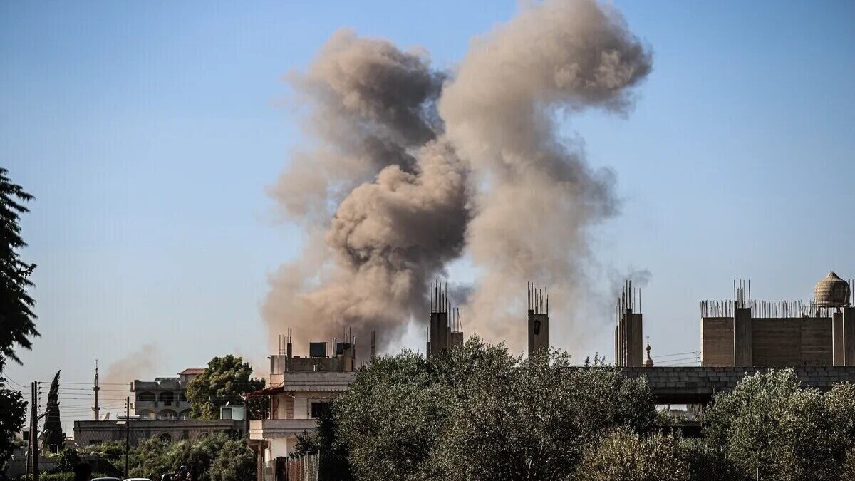 Israël frappe une base aérienne syrienne et risque un affrontement avec la Turquie