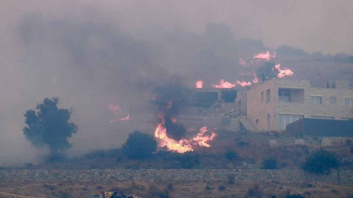 La Grèce affronte des incendies violents près d’Athènes et en Crète