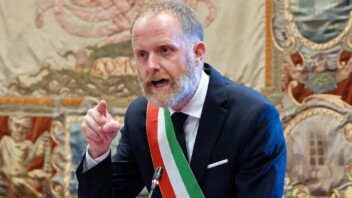Le maire de Côme en Italie interdit les vélos en centre-ville après avoir été renversé