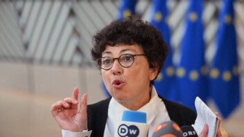 Monique Barbut salue Mélenchon sur le climat, puis clarifie ses propos