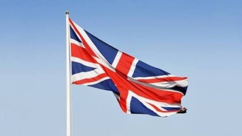 Social media: la maggior parte degli adolescenti britannici è pronta a eludere il coprifuoco