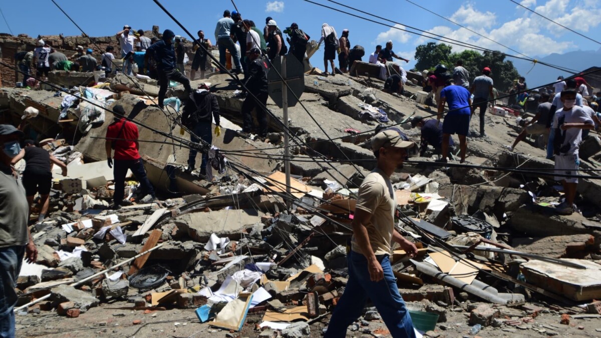 Séisme en Colombie : plus de 180 morts, les secours cherchent des survivants