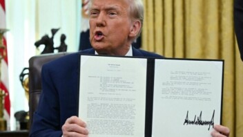 Trump impose un tarif douanier de 15 % sur le polysilicium importé