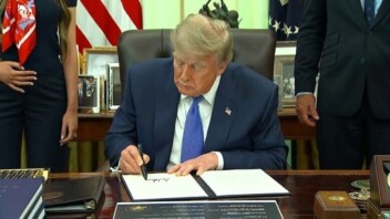 Trump signe un décret pour fractionner le vaccin ROR en trois injections séparées