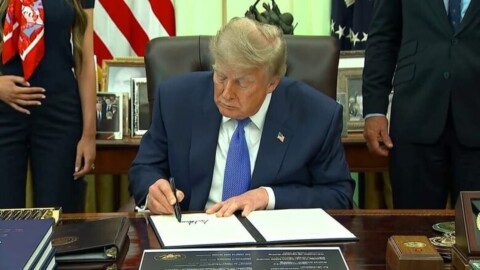 Trump signe un décret pour fractionner le vaccin ROR en trois injections séparées