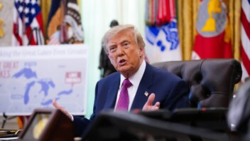 Trump signe un décret pour rebaptiser le lac Ontario en lac America