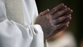 Un prêtre parisien de 81 ans mis en examen pour viols sur mineur