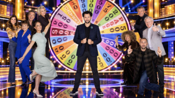 «La Roue de la Fortune» passe en prime sur M6: Éric Antoine réunit Sophie Davant, Roselyne Bachelot, Nelson Monfort et Miss France