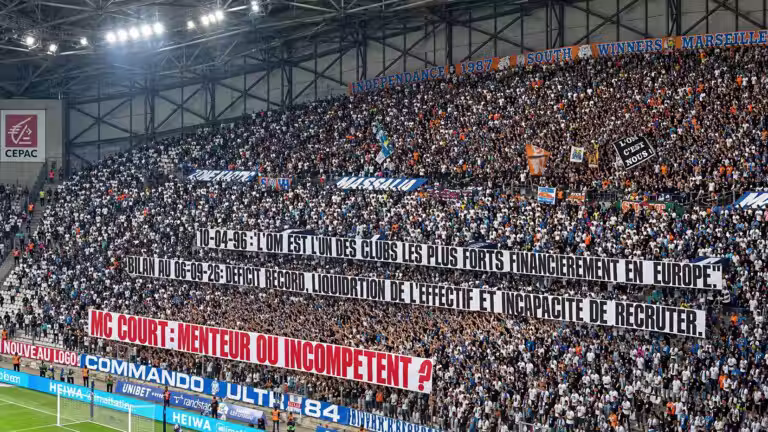 — OM : «McCourt, menteur ou incompétent?» Le Virage Sud attaque le propriétaire après un été sans recrue