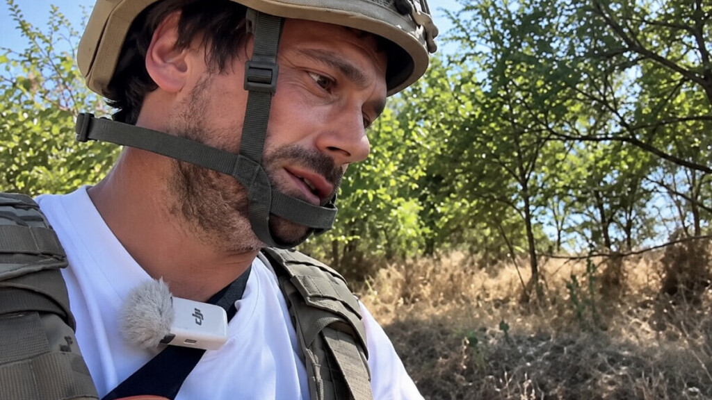 VIDÉO - Ukraine: poursuivi par un drone kamikaze russe, le grand reporter Charles Comiti frôle le pire