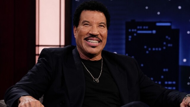 Lionel Richie hospitalisé en soins intensifs après son concert à Saint-Louis. Le chanteur de 77 ans inquiète à nouveau