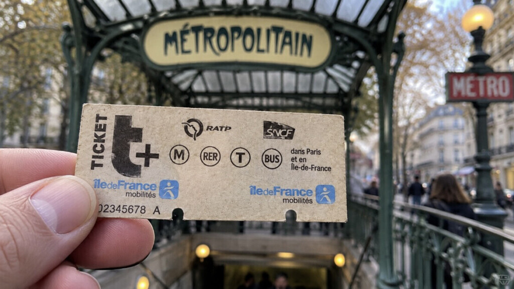 Avis aux nostalgiques: après 126 ans, le mythique ticket de métro en carton va disparaître définitivement