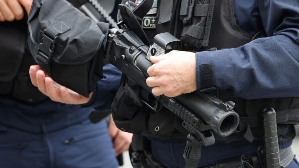 Un lycéen grièvement blessé au visage lors d'un blocage à Tours Un lycéen grièvement blessé au visage lors d'un blocage à Tours