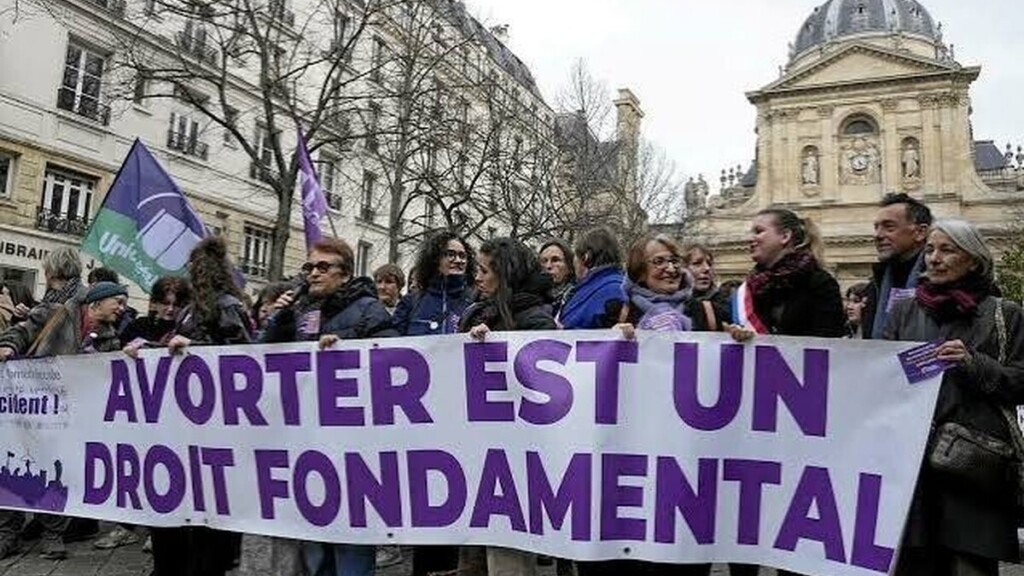 Accès à l’IVG : les syndicats dénoncent les obstacles qui persistent selon les territoires