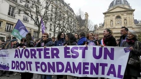 Accès à l’IVG : les syndicats dénoncent les obstacles qui persistent selon les territoires